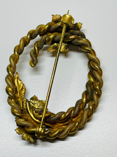 1940’s Gold Oval Wreath Leaf Brooch Devil's Details